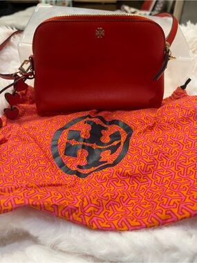 NWOT Tory Burch Perry Peace Pebble Leather Crossbody in Samba Red.
